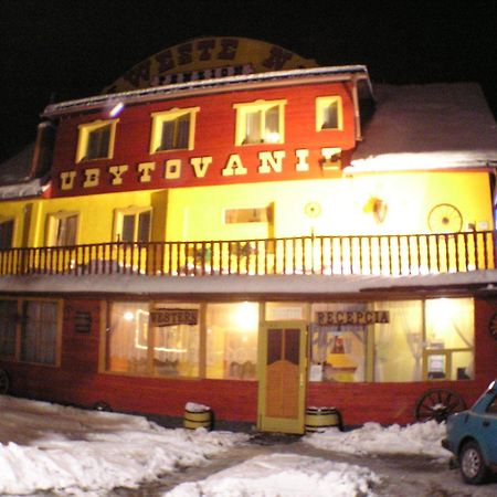 Western Penzion Ружомберок Экстерьер фото